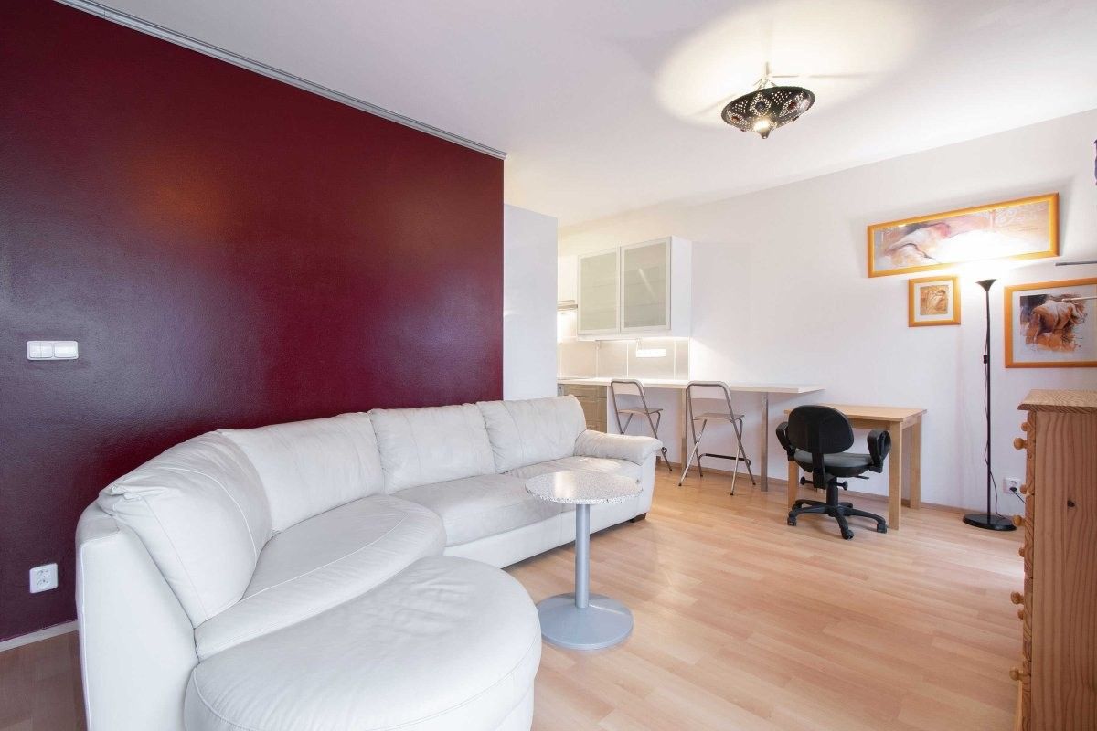 Pronájem byt 1+kk - Strakošová, Praha, 40 m²