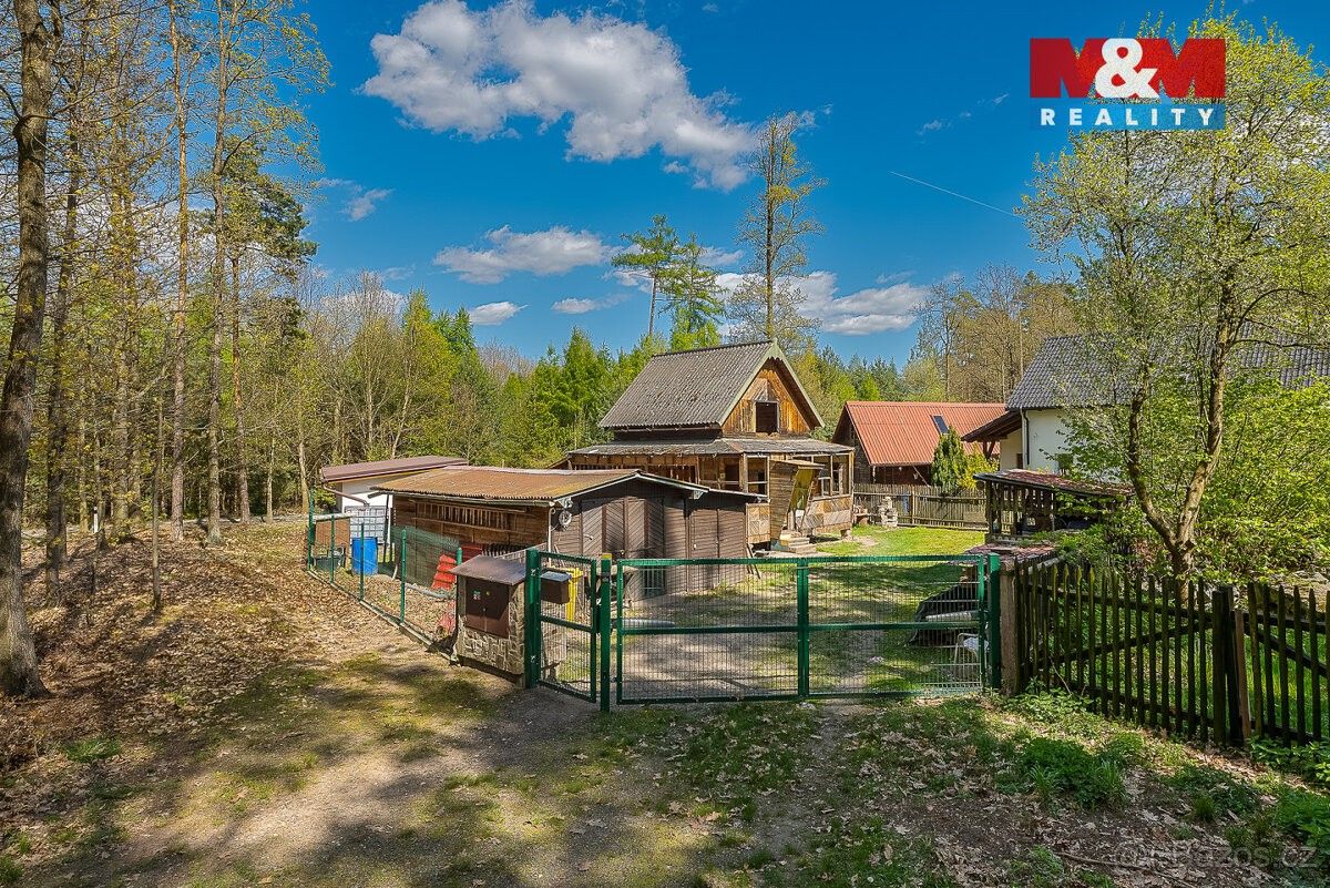 Stavební pozemek, Chvojenec – další
