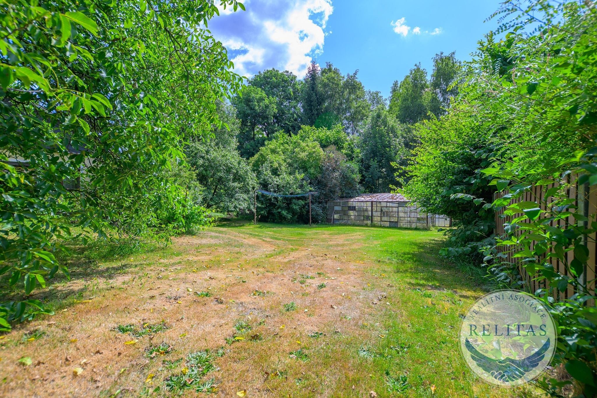 Pozemek pro bydlení, 966 m²