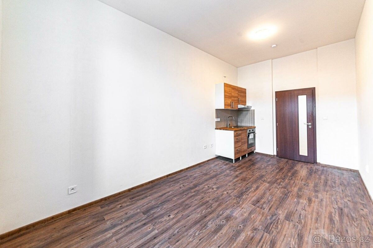 Pronájem byt 1+kk - Praha, 180 00, 28 m²