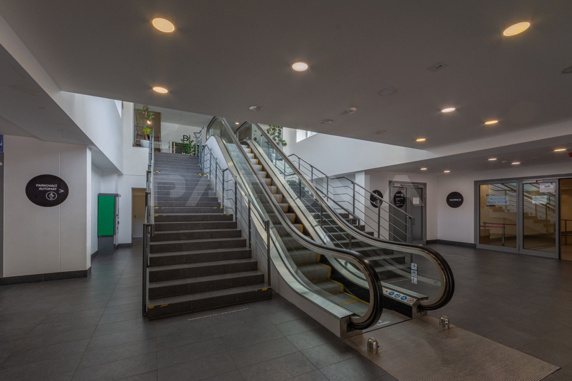 Obchodní prostory · 204 m² · Aviatická, Praha - 4