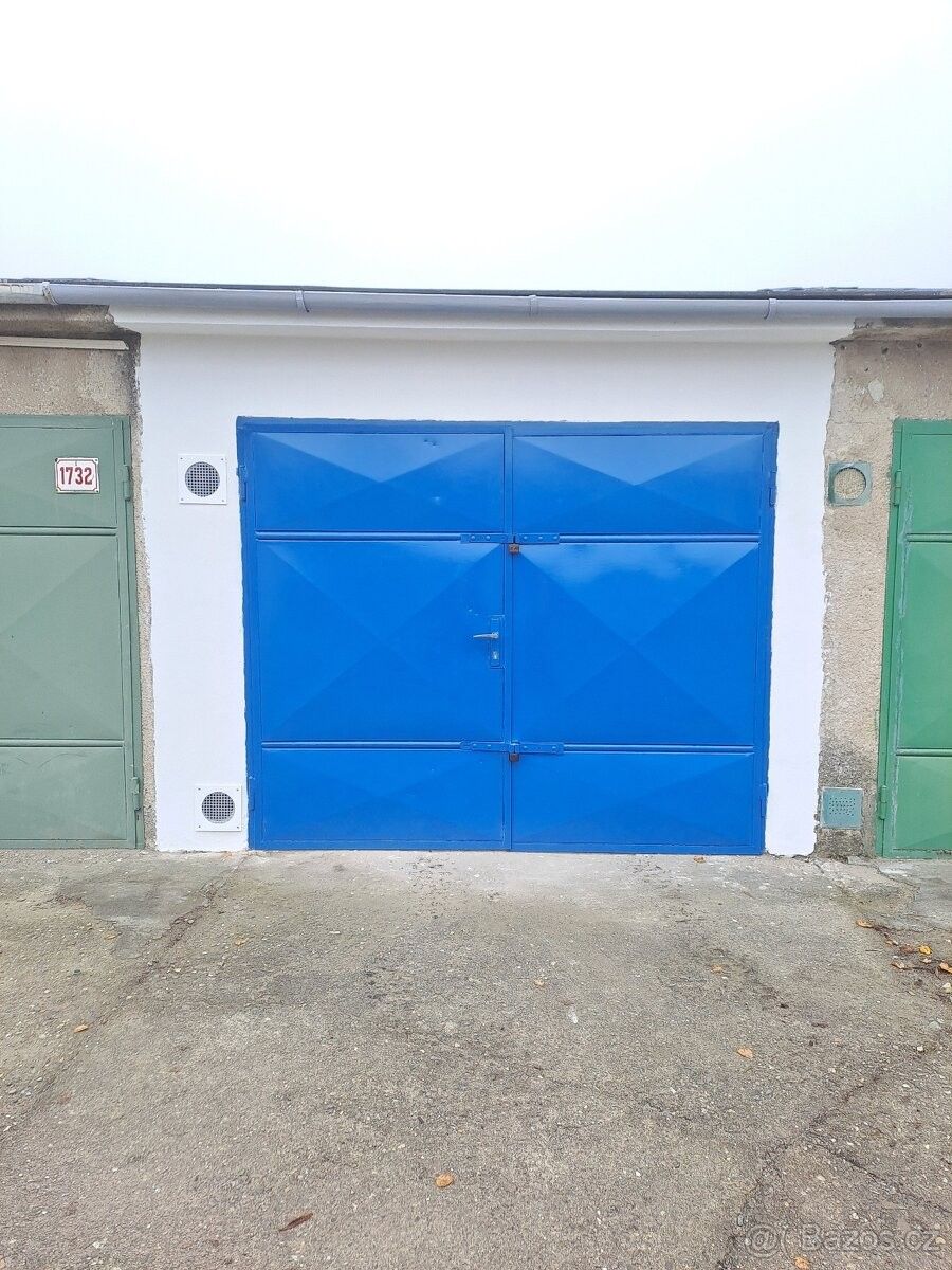 Garáže, Hodonín, 695 01