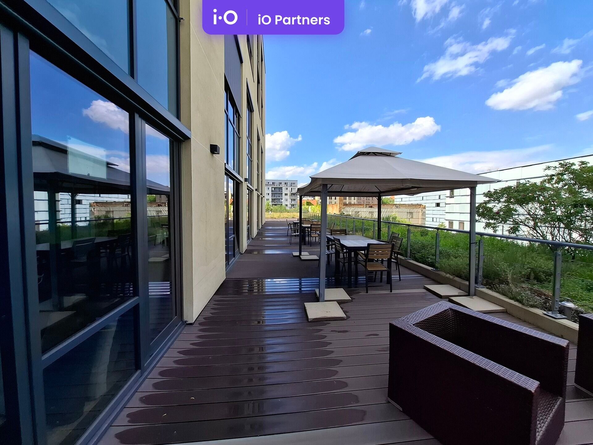 Pronájem kancelář - Pernerova, Praha, 879 m²