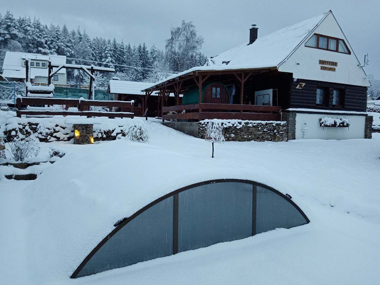 Chaty, Strašín u Sušice, Plzeňský kraj - 1