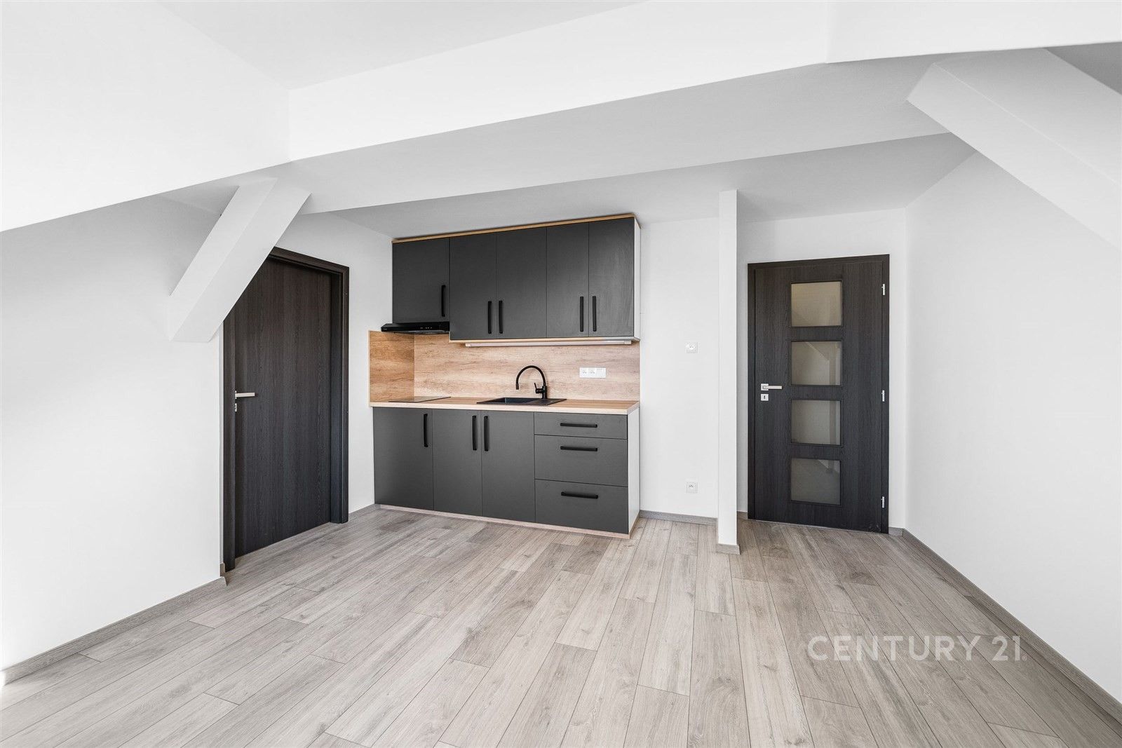 2+kk, Rokycanská, Plzeň, 37 m² - 1