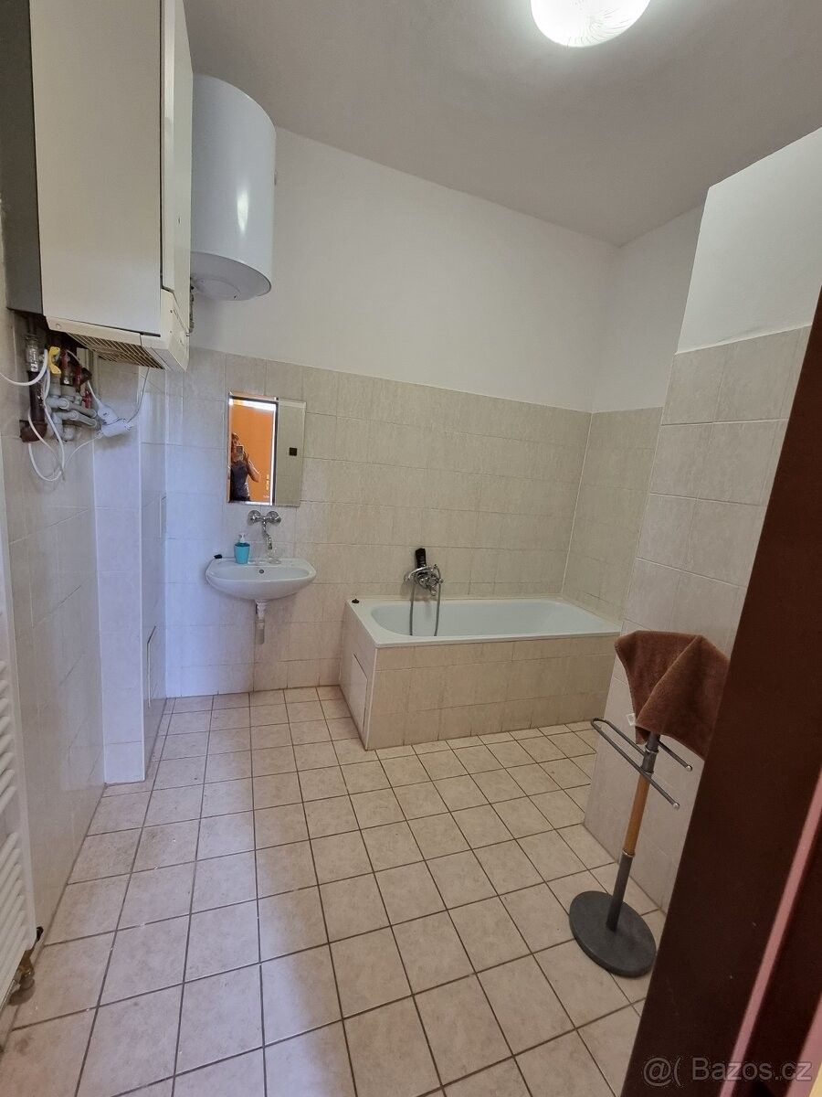 Pronájem byt - Bernartice, 790 57