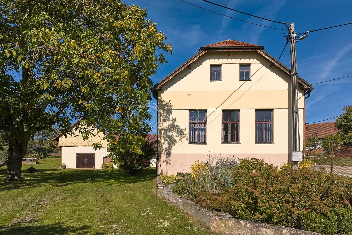 Prodej rodinný dům - Postupice - Čelivo, okres Benešov, 451 m² - 1