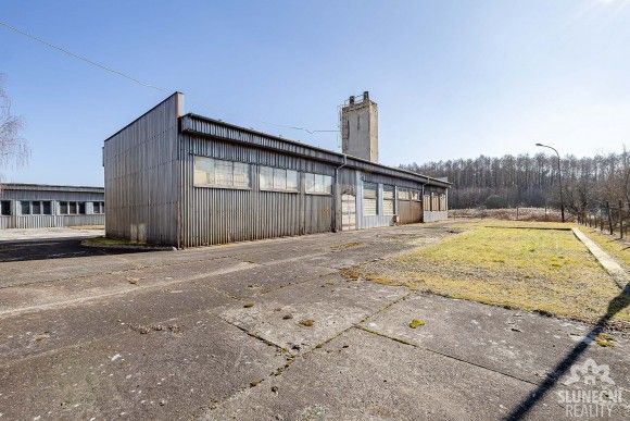 Sklady, Bzenec, 696 81