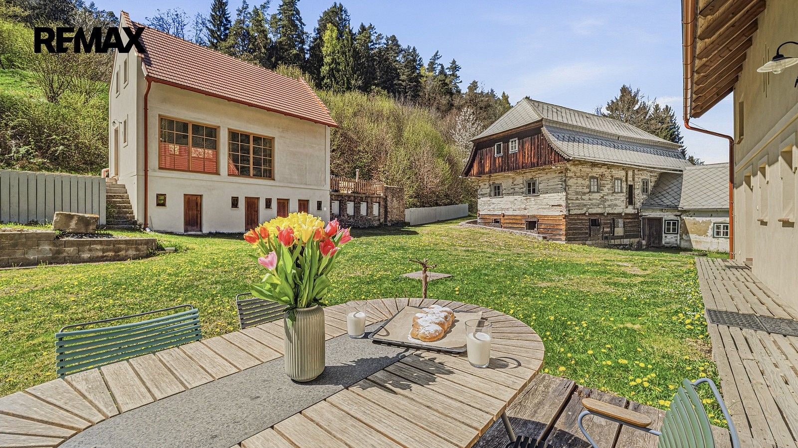 Rodinné domy, Mukařov - Vicmanov, okres Mladá Boleslav, 563 m² - 1