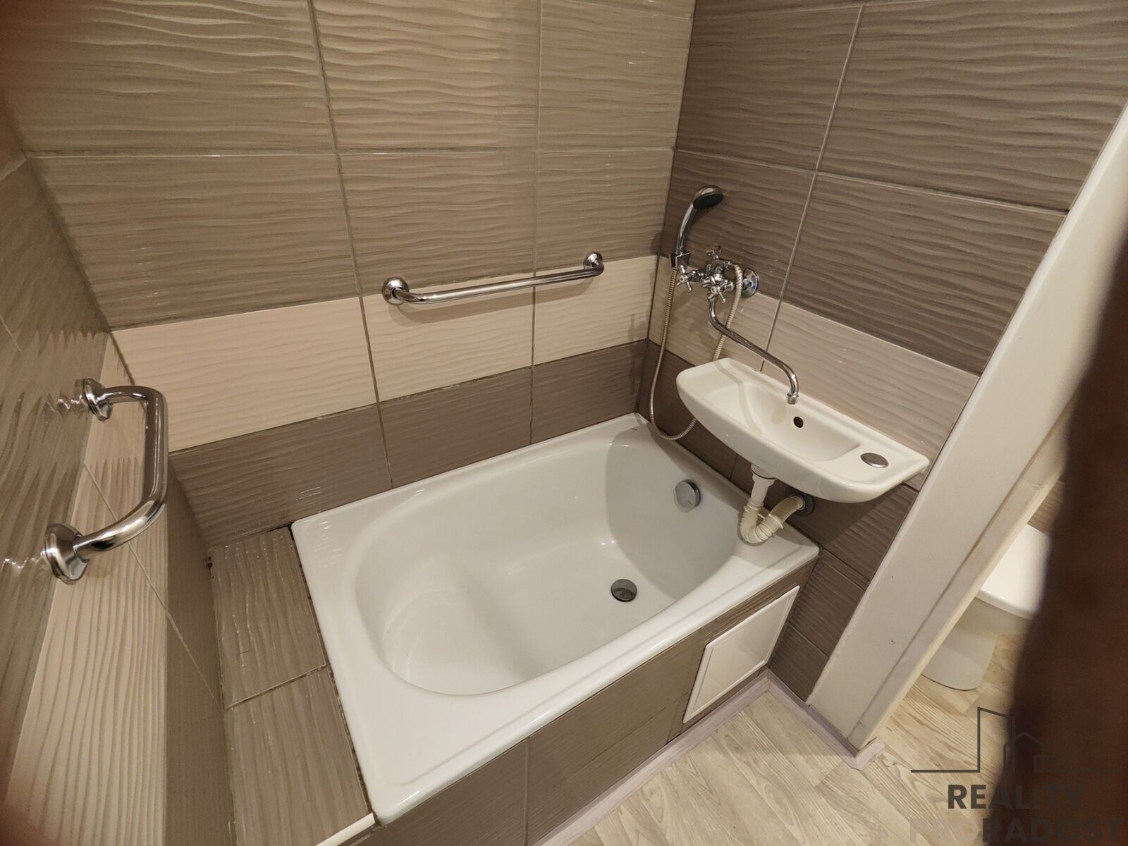 Byt 1+1 · 36 m² · 17. listopadu, Chomutov - 4