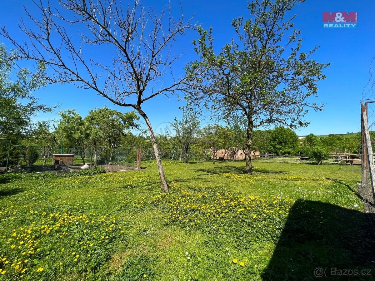 Zahrady, Roštín, 768 03, 744 m²