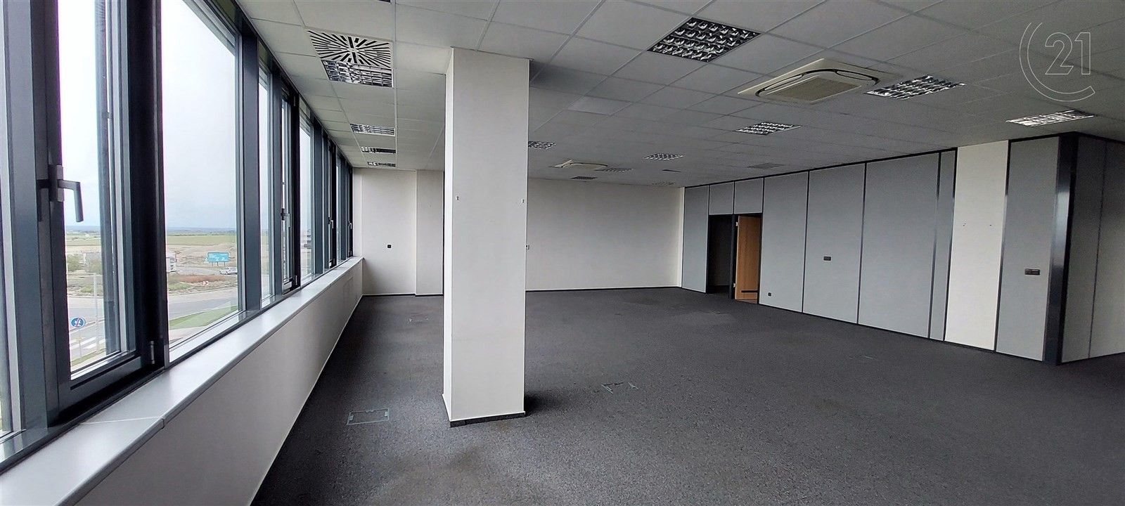 Pronájem kancelář - Sezemická, Praha, 161 m²