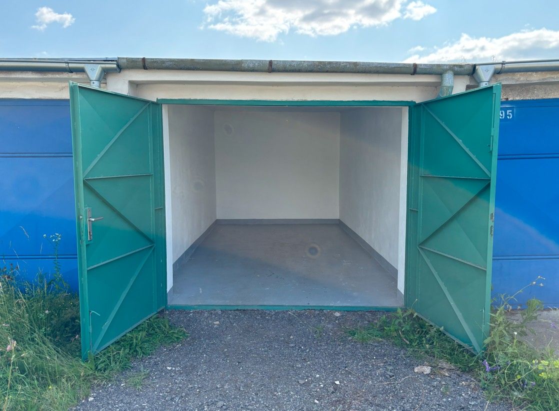 Garáže, Hodonín, 695 01