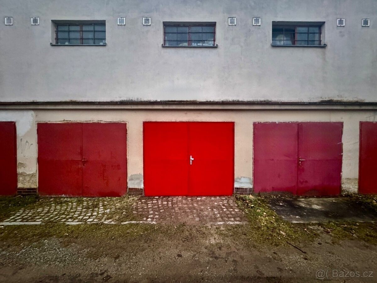 Garáže, Adamov, 679 04