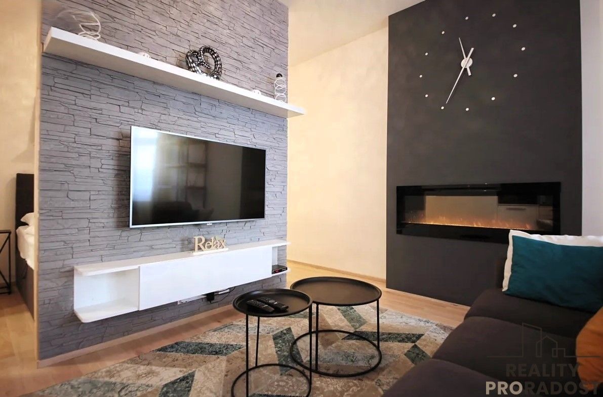 Pronájem byt 1+kk - Wuchterlova, Praha, 50 m²