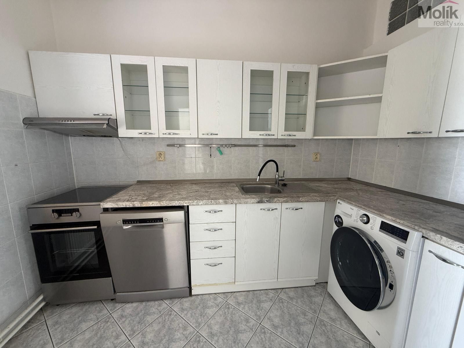 Byty, Školní, Chomutov, 150 m² - 1