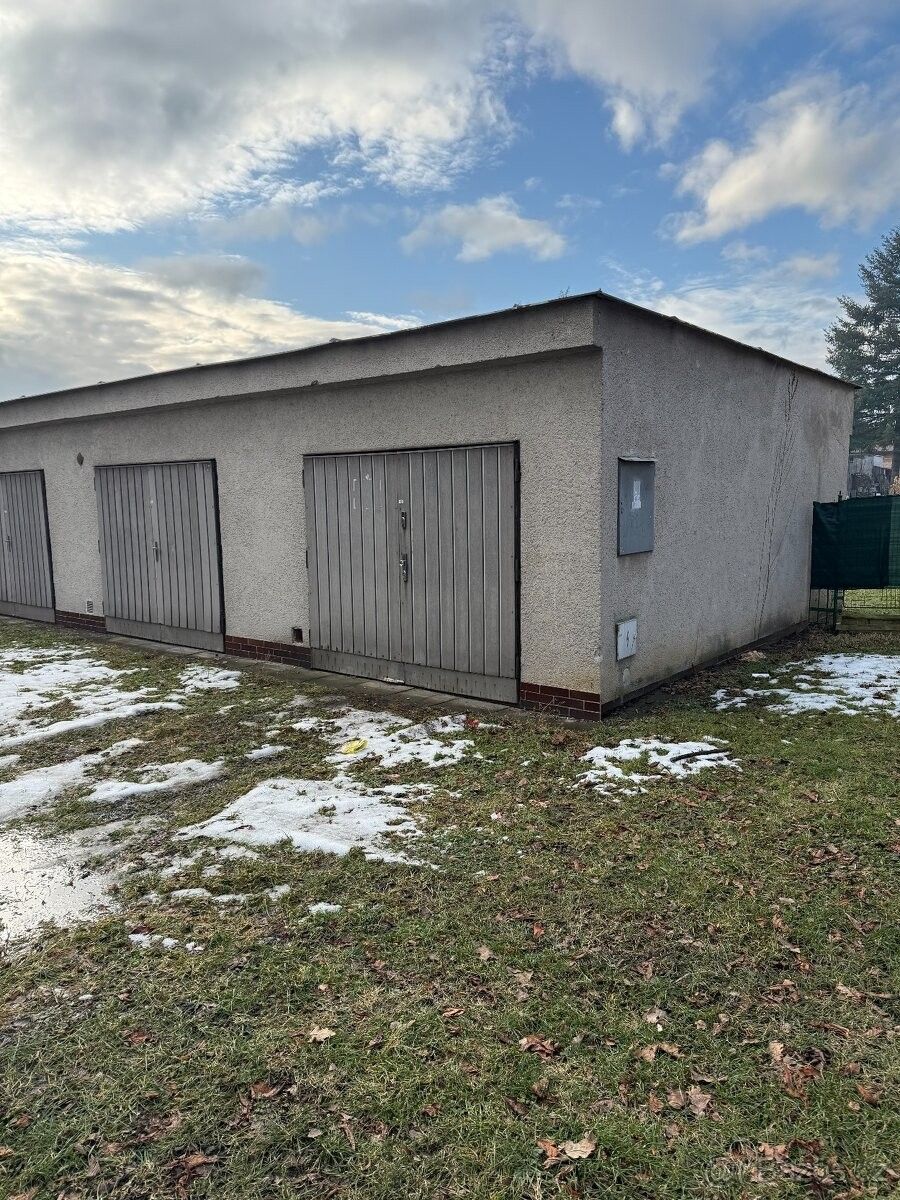 Garáže, Frýdek-Místek, 738 01