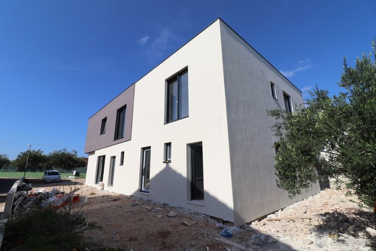 Rodinné domy, 987 66, Zahraničí