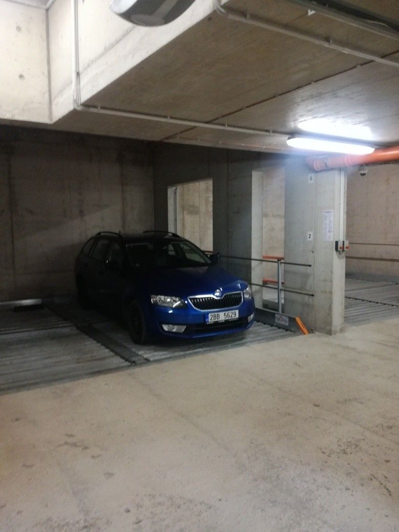 Garáže, Brno, 602 00