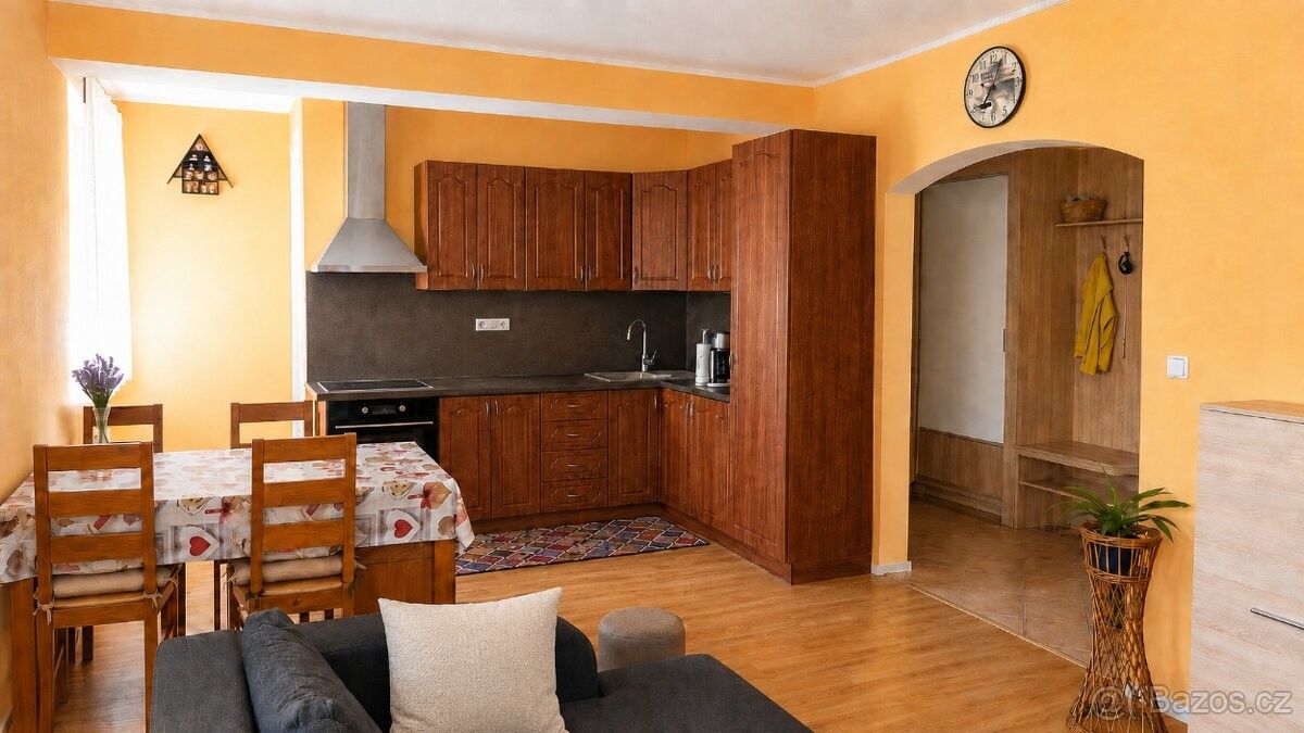 Byty, Bzenec, 696 81 - 1