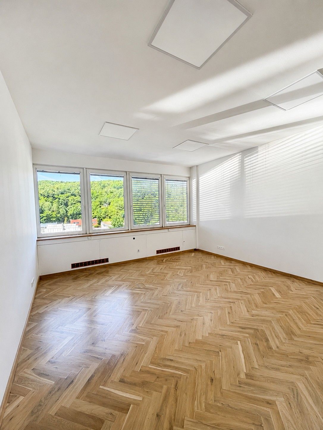 Kancelář · 27 m² · Peroutkova, Praha - 3