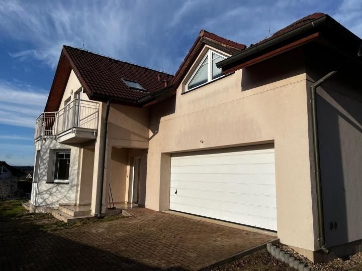 Prodej rodinný dům - Mratínská 558, Bašť, 227 m²