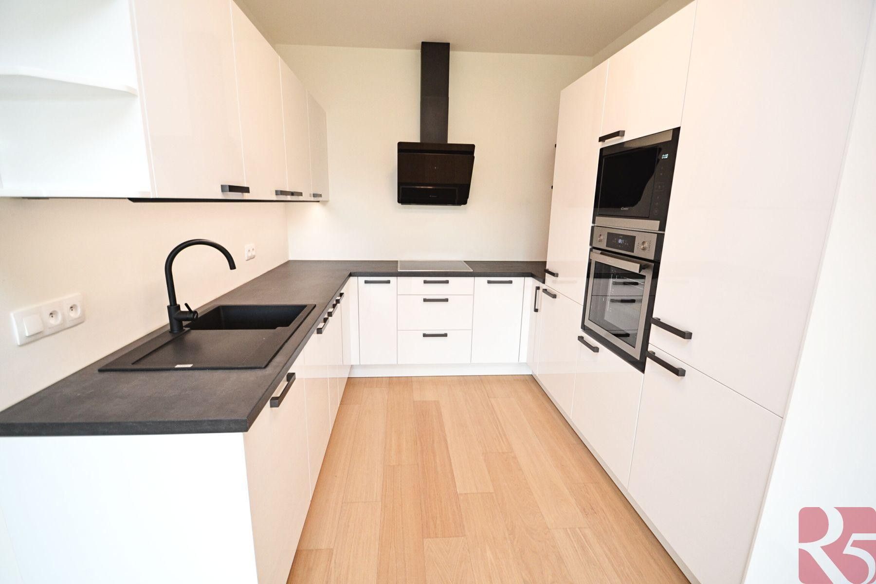 Pronájem byt 2+kk - Vrátnická, Praha, 63 m²