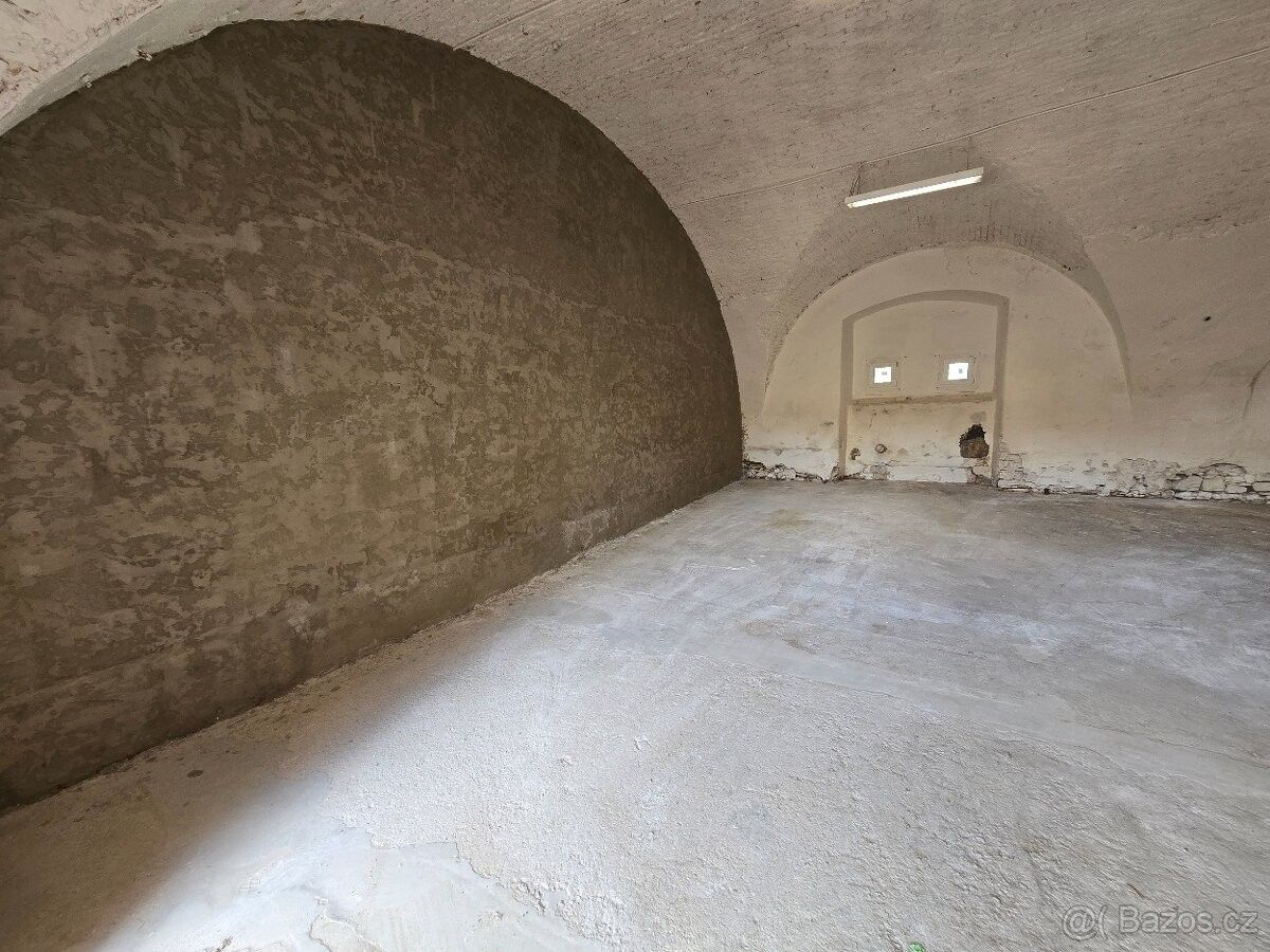 Sklady, Korno, 267 27