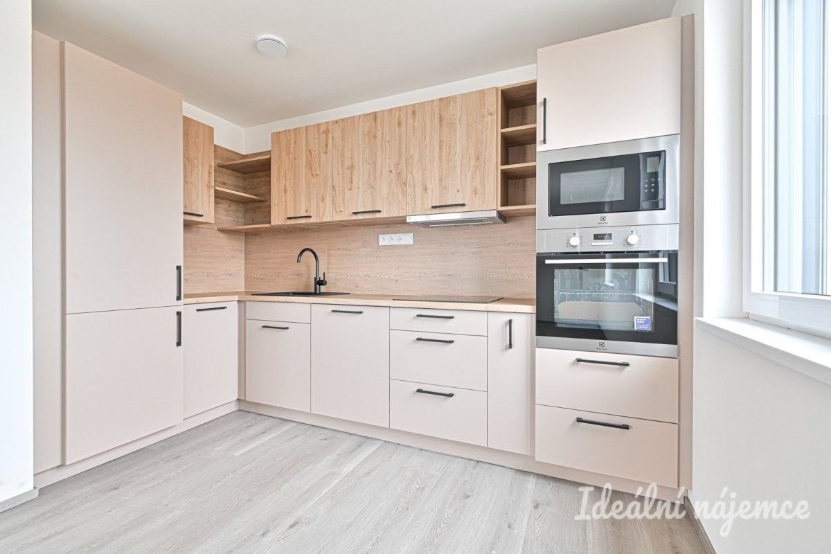 2+kk, Dragounů, Dobřany, 66 m²