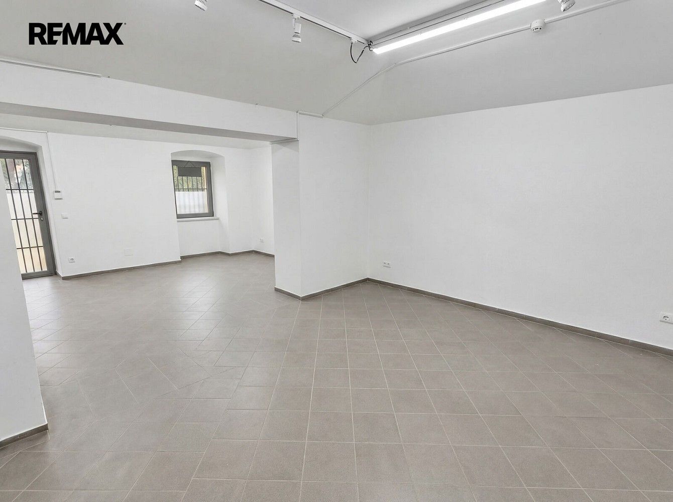 Obchodní prostory · 74 m² · Chýnice, okres Praha-západ, Středočeský kraj - 4