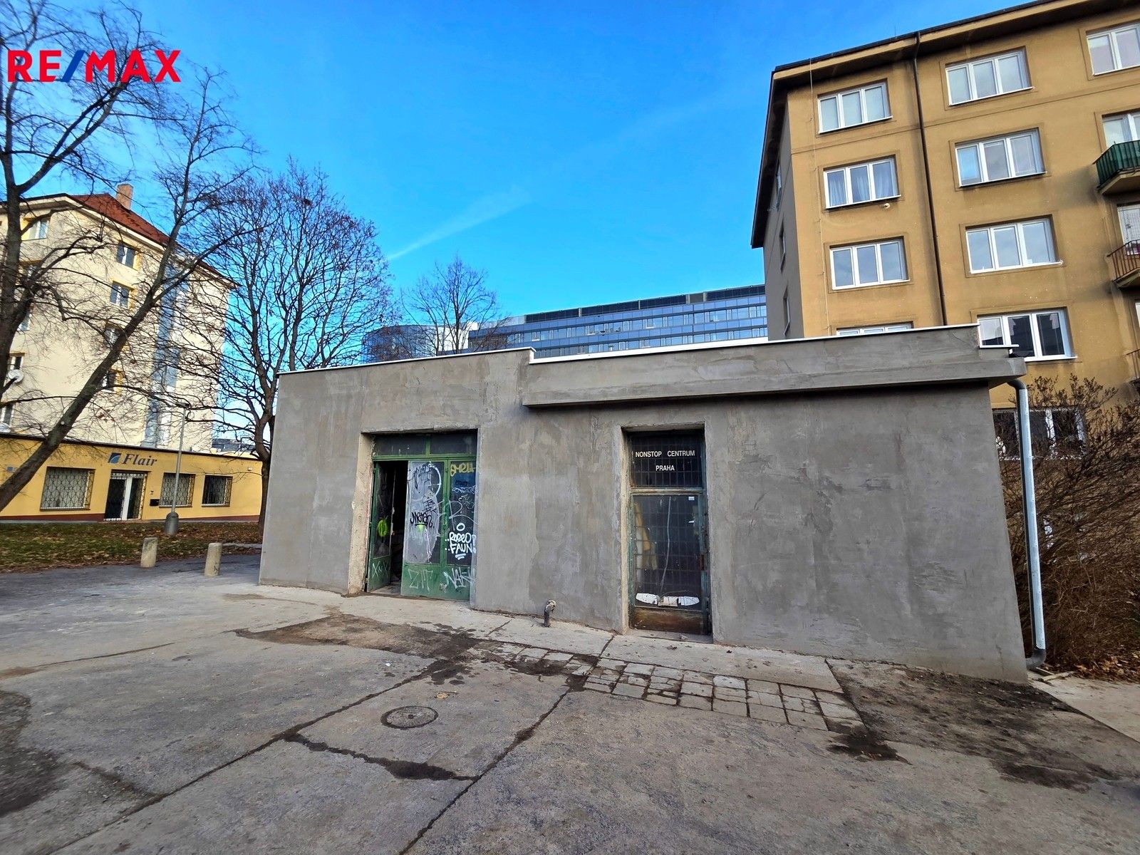 Pronájem obchodní prostory - Jihlavská, Praha, 420 m²