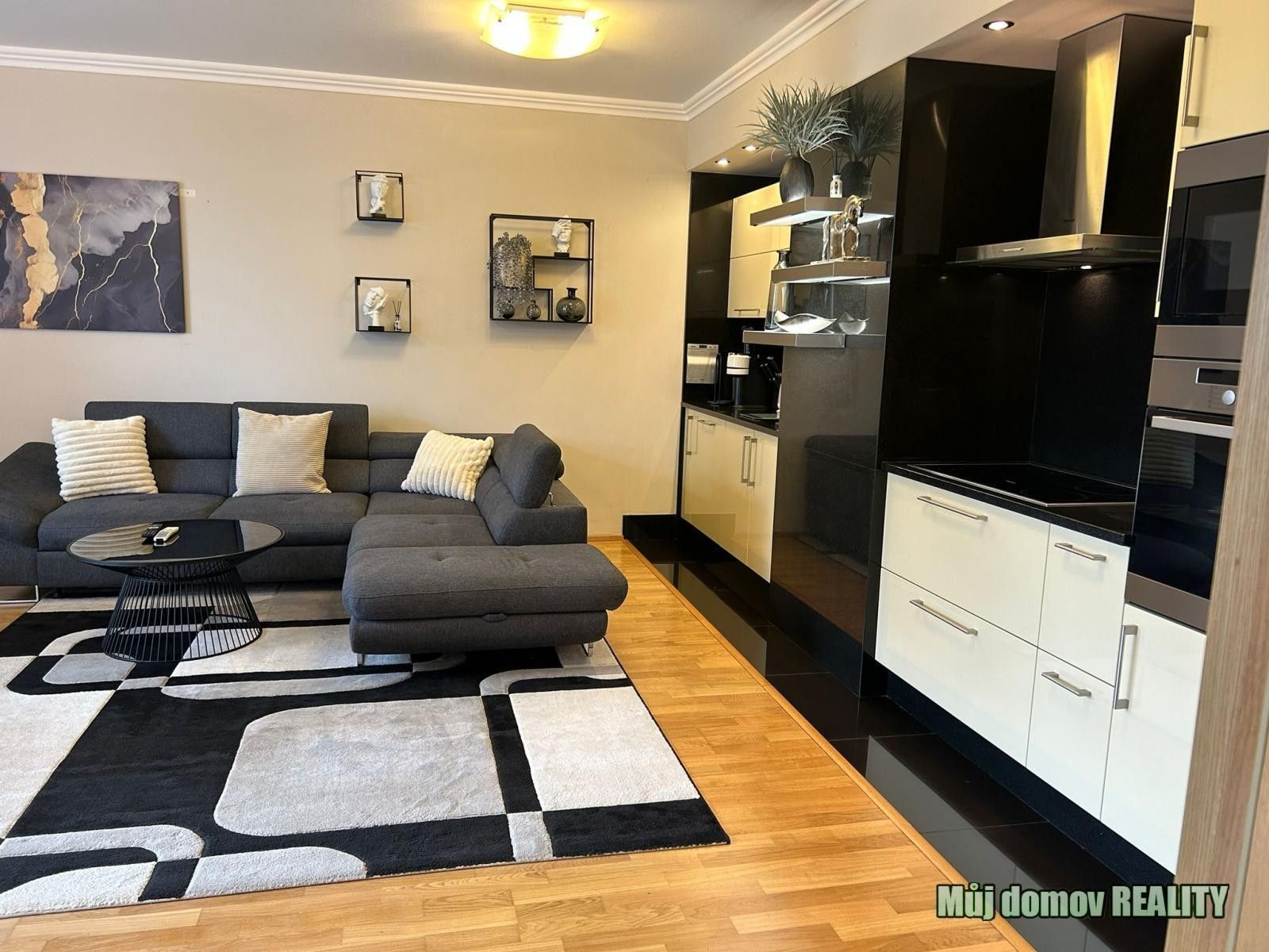 2+kk, Švejcarovo náměstí, Praha, 67 m² - 1