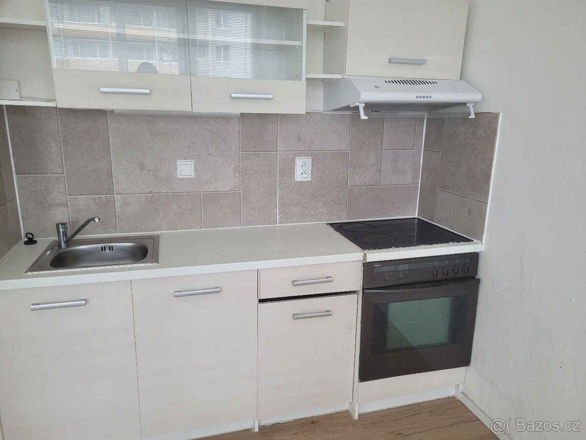 Pronájem byt 1+kk - Most, 434 01