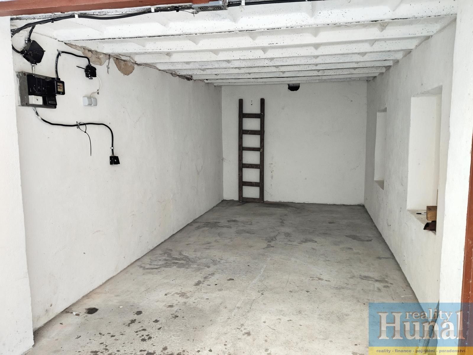Garáže, Pod Floriánem, Pelhřimov, 16 m² - 2