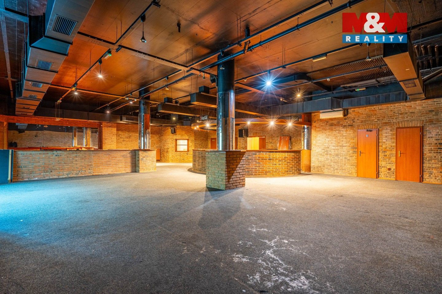 Pronájem obchodní prostory - Trnkovo náměstí, Praha, 324 m²