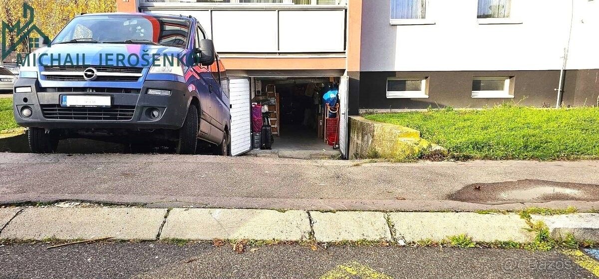 Garáže, Praha, 199 00