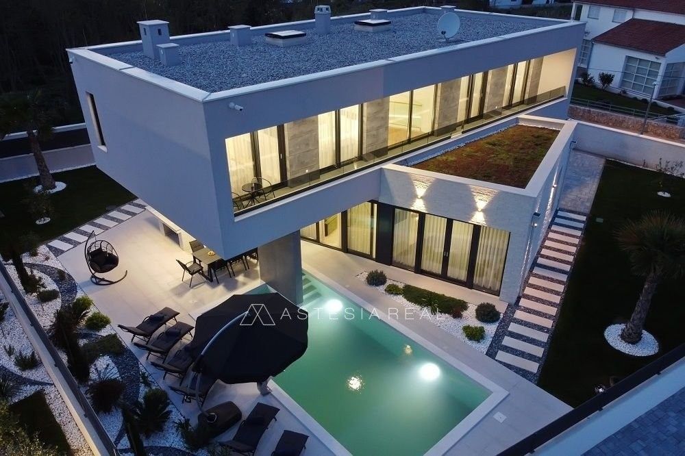 Prodej dům - Zahraničí, 987 66, 190 m²