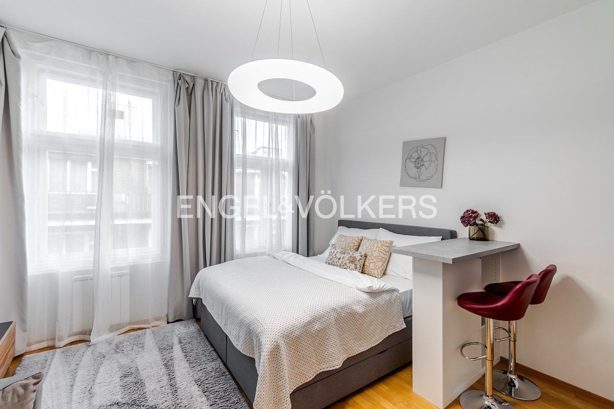 Pronájem byt 1+kk - Příčná, Praha, 30 m²
