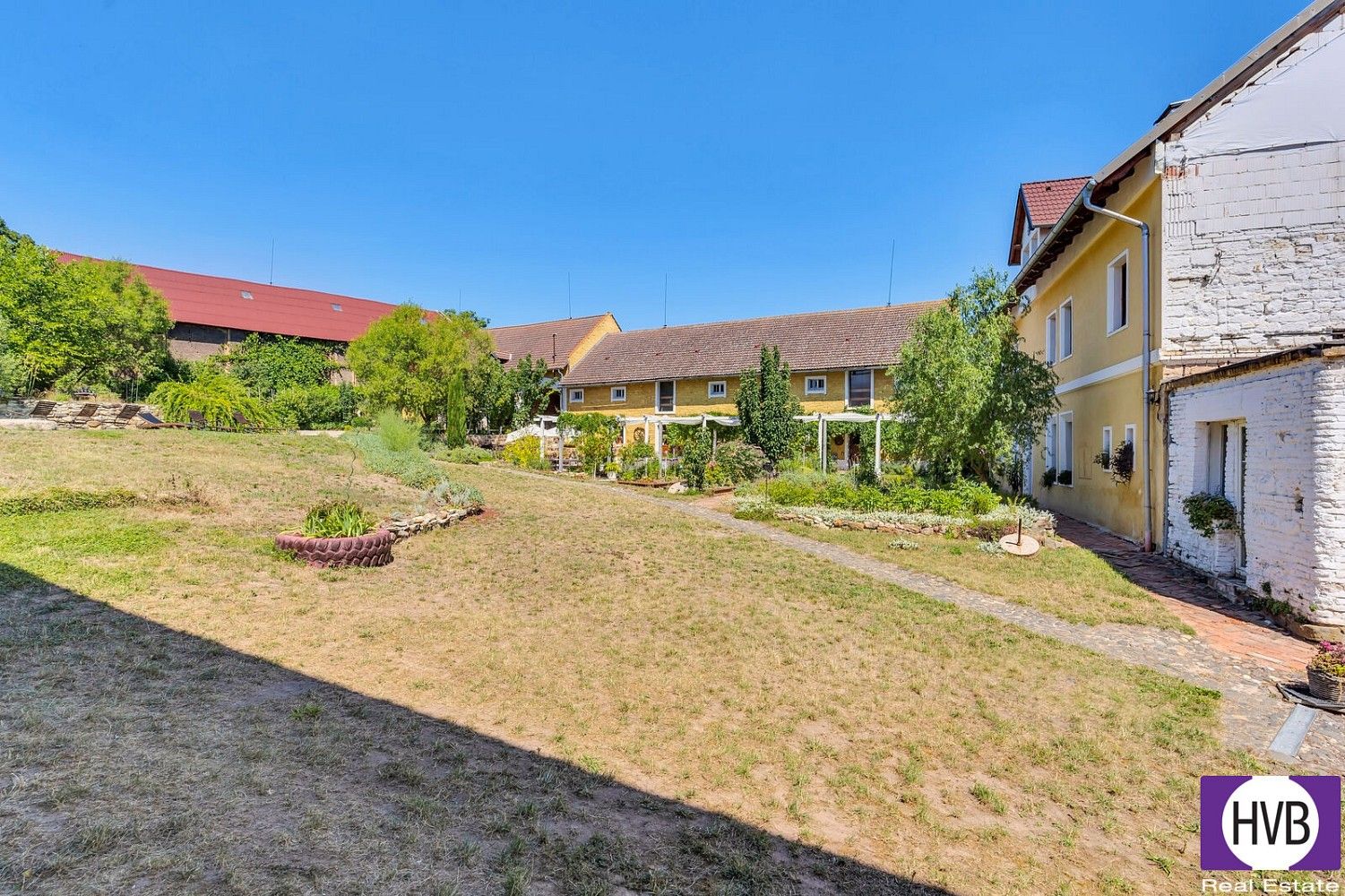 Zemědělské objekty, Žižice - Luníkov, okres Kladno, Středočeský kraj, 1 900 m² - 2