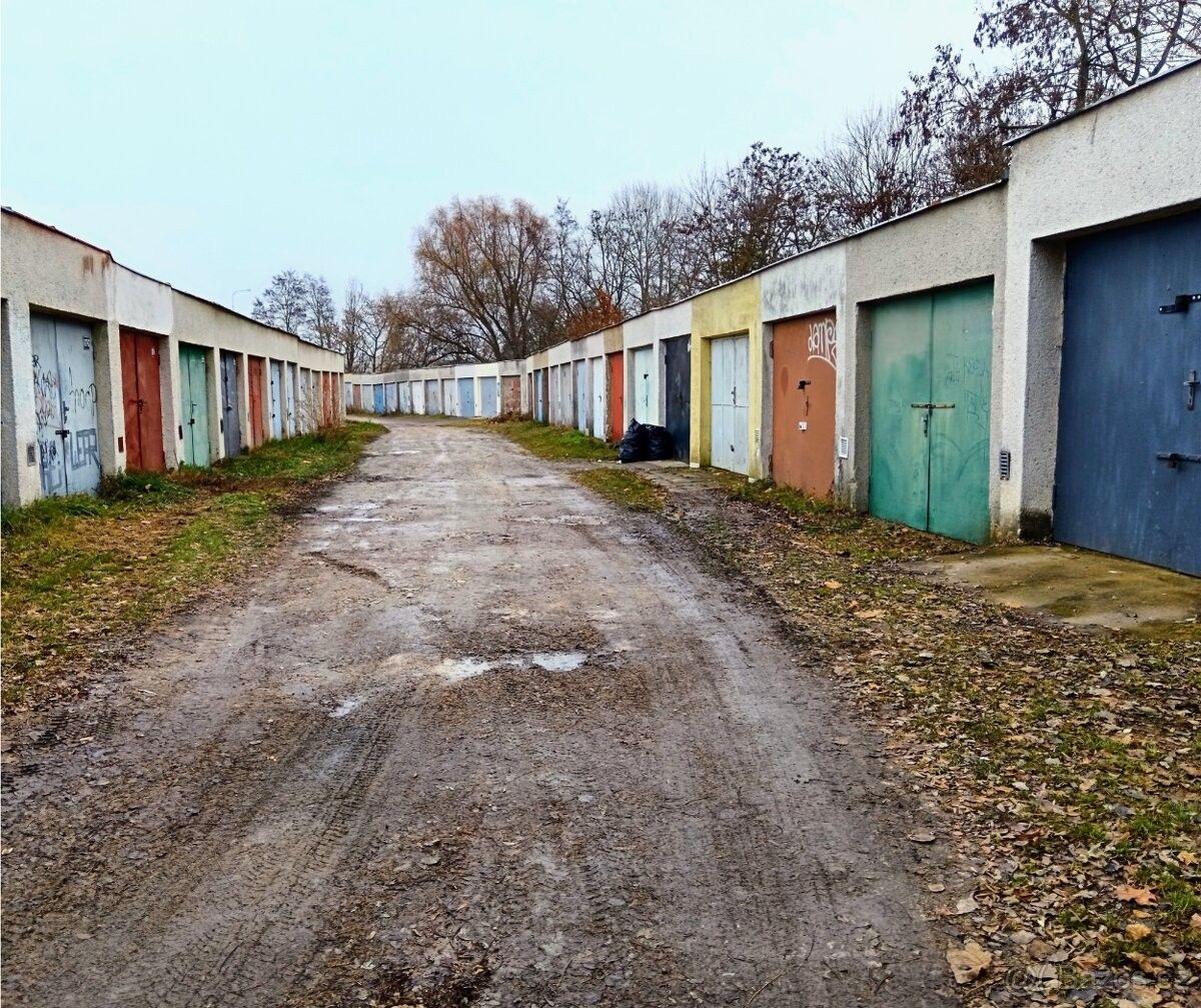 Garáže, Znojmo, 669 02
