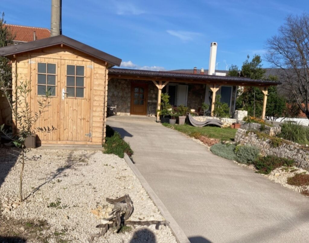 Prodej rodinný dům - 987 65, Slovensko