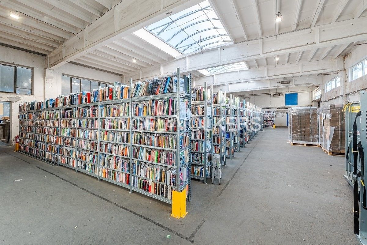 Výrobní prostory · 3 360 m² · U továren 770, Praha Hostivař - 3