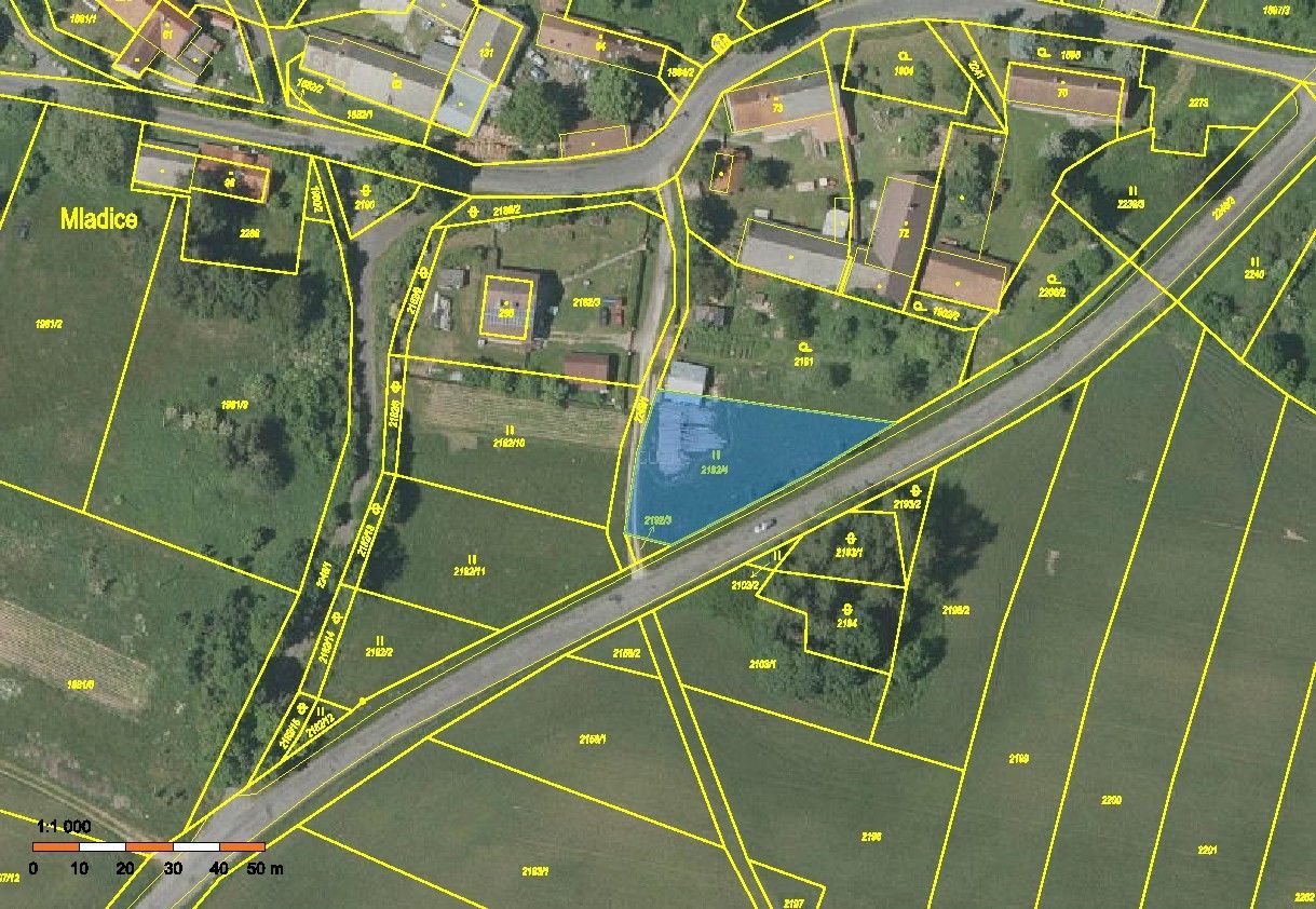 Louky, Mladice, Zavlekov, 1 042 m²