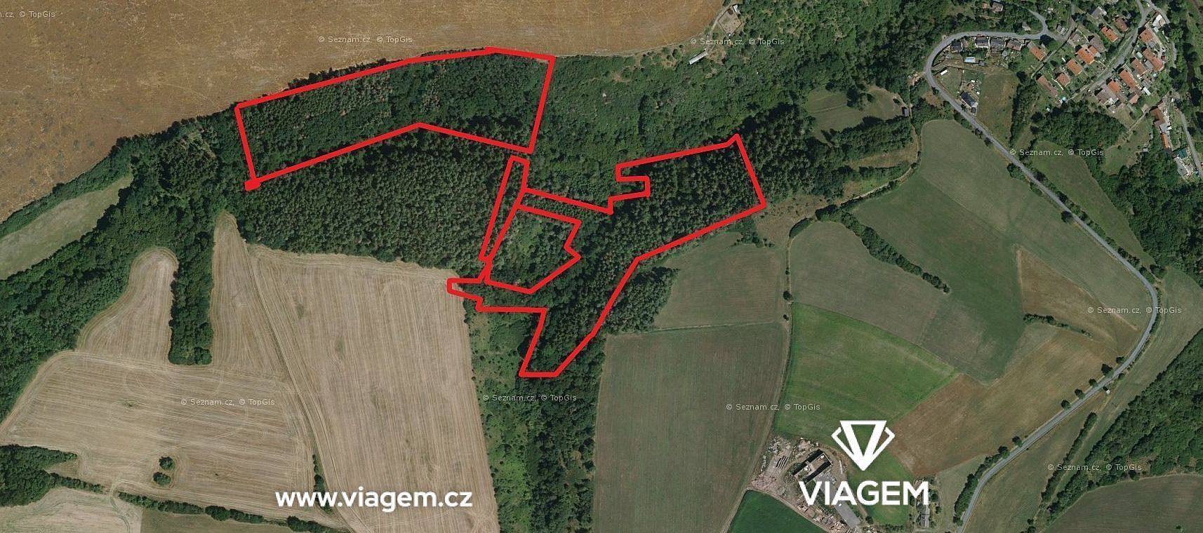 Les, 8 736 m²