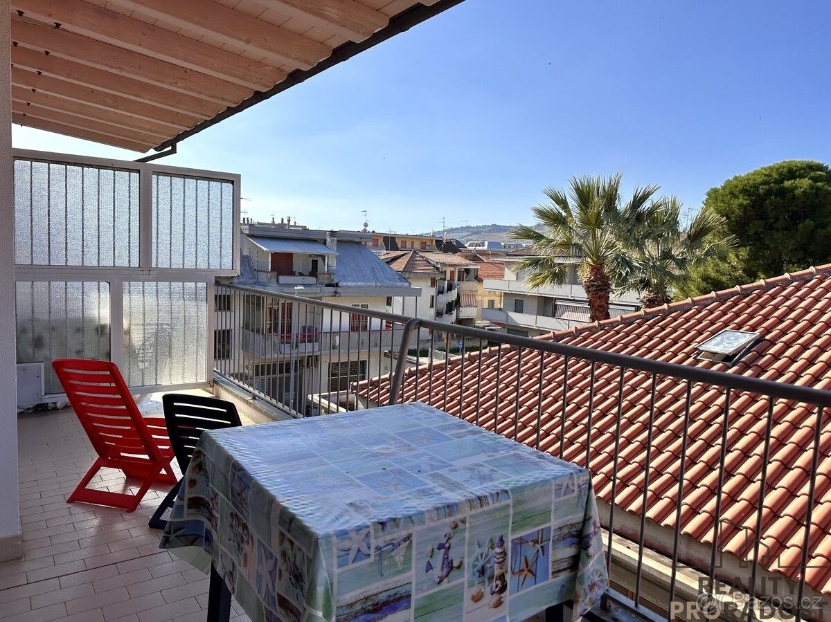 Byty, 987 66, Zahraničí