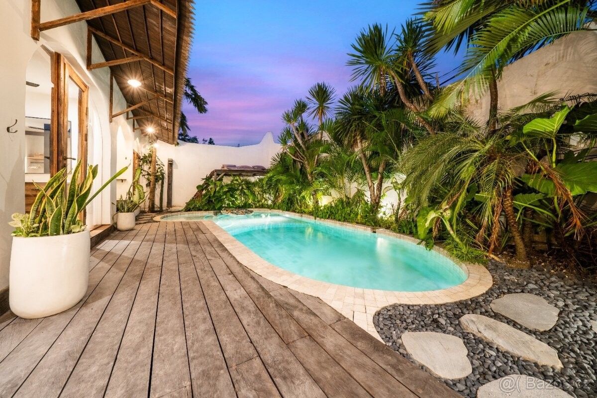 Prodej rodinný dům - 987 66, Zahraničí