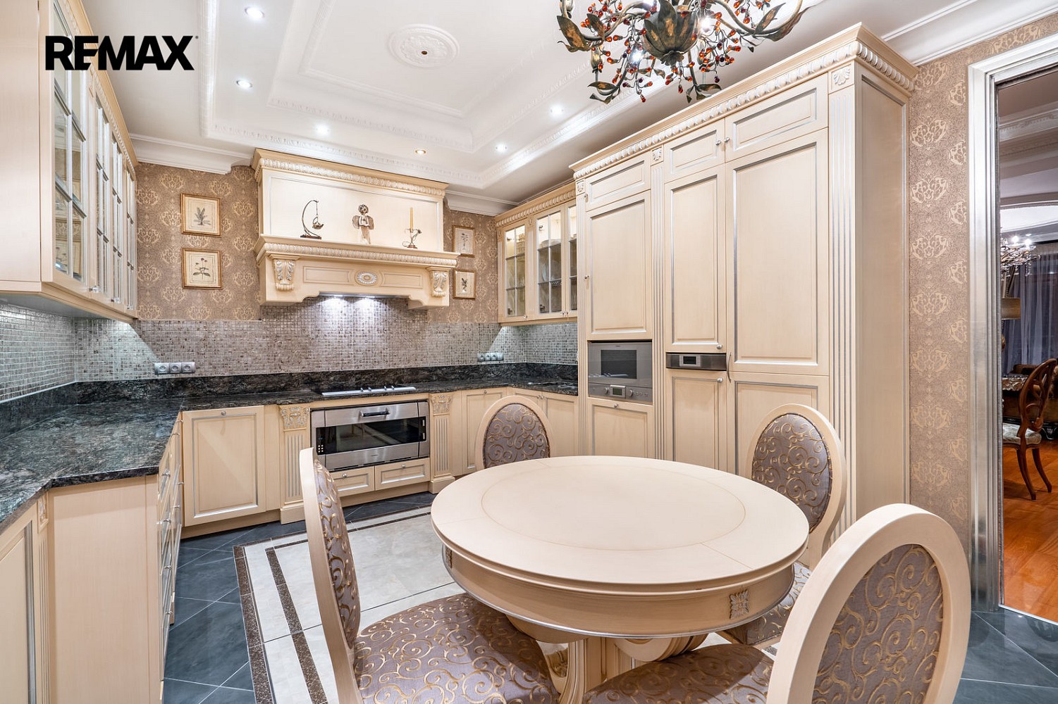 Byt 5+1 · 253 m² · U Imperiálu, Karlovy Vary - 3