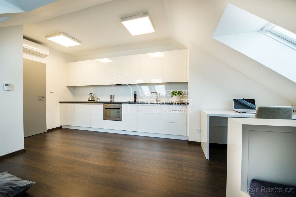 Pronájem byt - Praha, 182 00