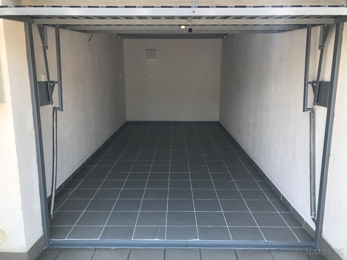 Pronájem garáž - Staré Město u Uherského Hradiště, 686 03