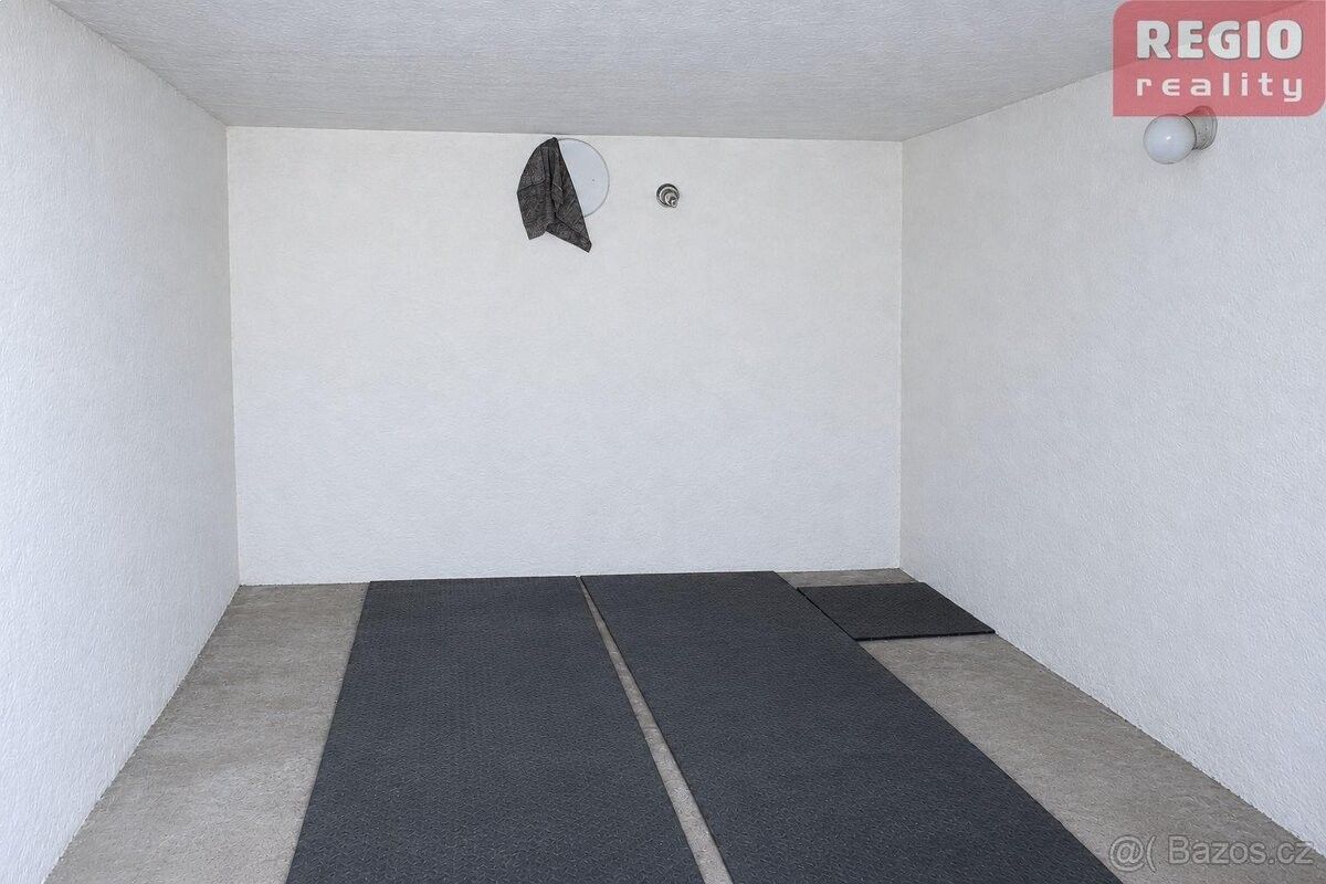 Garáže, Třinec, 739 61